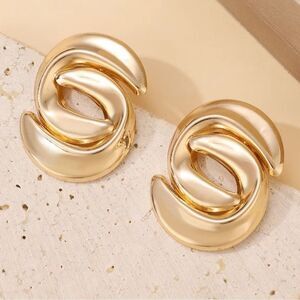 geo stud earrings H52